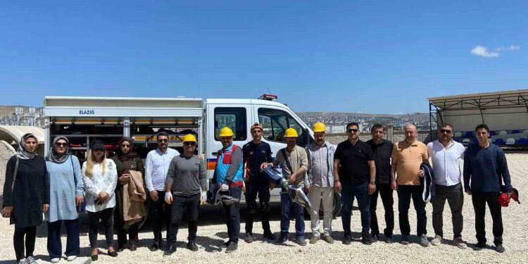 Elazığ’da enkazda arama ve kurtarma eğitimi sürüyor