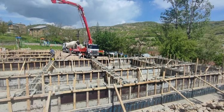 Mazgirt’te depreme dayanıksızlığı nedeni ile yıkılan okul yeniden yapılıyor