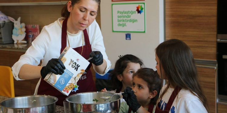 Anneleri ve çocuklar çölyak için farkındalık mesajını ‘glutensiz kreple’ verdi