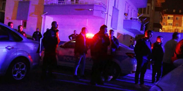 Polisi arayıp, “Bizi dövüyorlar” diye polisleri şikayet etti