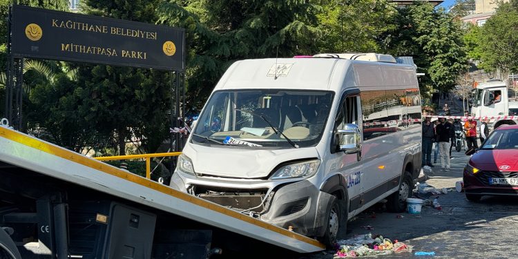 Kağıthane’de bir kişinin hayatını kaybettiği feci kaza kamerada