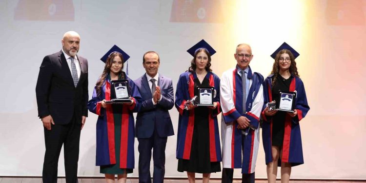 SANKO Üniversitesi’nde mezuniyet coşkusu