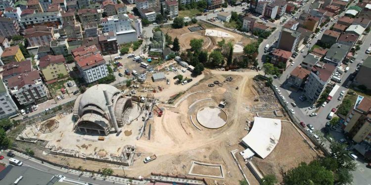 Çayırova’ya yeni nefes: Kent meydanı yükseliyor