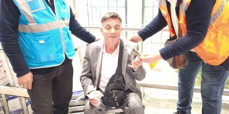 Havalimanında unutulan 10 bin dolar sahibine teslim edildi