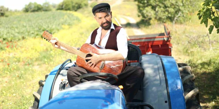 Mehmet Çevik’ten yazın bombası: “lingo lingo şişeler”