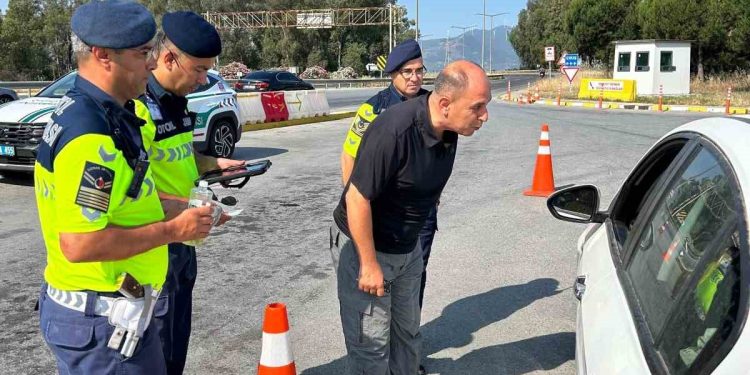 İl Jandarma Komutanı Aldemir, vatandaşların bayramını kutladı