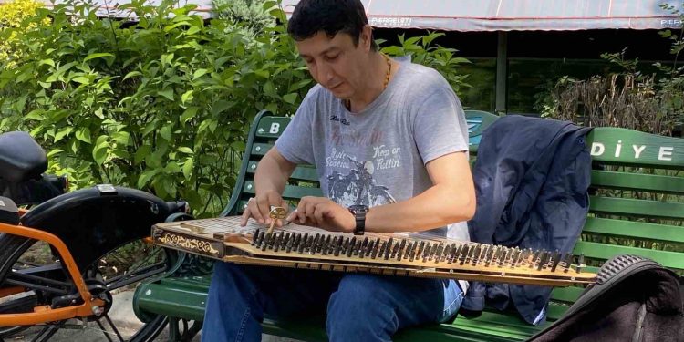 Bayram tatilinde sokak sanatını vatandaşlarla buluşturdu
