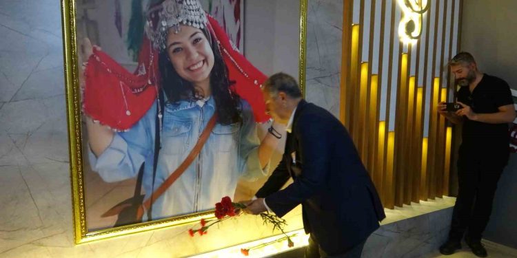 Batman’da terör saldırısında şehit olan Aybüke öğretmen ile 2 asker anıldı