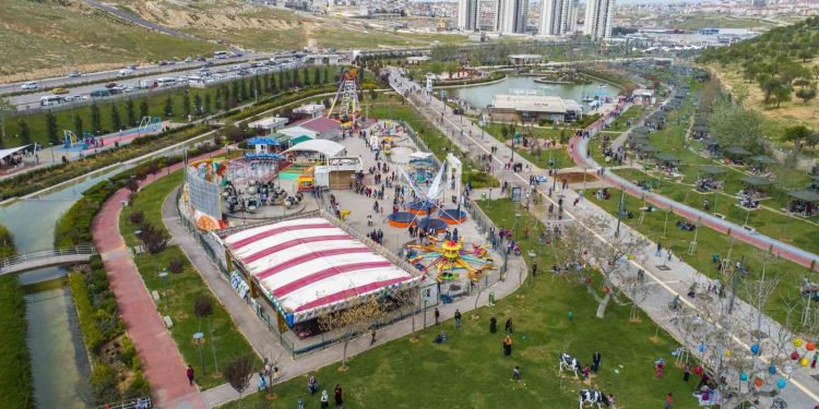 Şahinbey Belediyesi 667 parkıyla yaza hazır