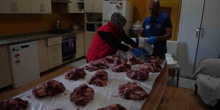 Düzce’de kurban etleri 86 aileye ulaştırıldı