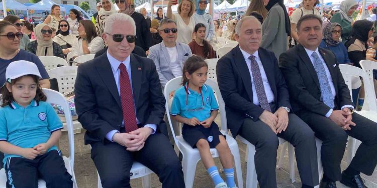 Beyazıt Meydanı’nda Okul Öncesi Eğitim Şenliği düzenlendi, çocuklar doyasıya eğlendi