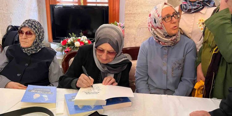 Gönüllülüğe adanmış bir ömür kitap oldu: Dr. Gülsen Ataseven’in hikayesi okuyucuyla buluştu