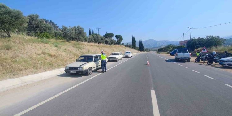 Kurallara uymayan 33 sürücü cezadan kaçamadı