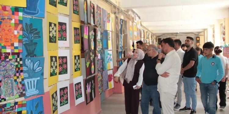 Doğubayazıt’ta öğrencilerin sanat yolculuğu sergiyle taçlandı