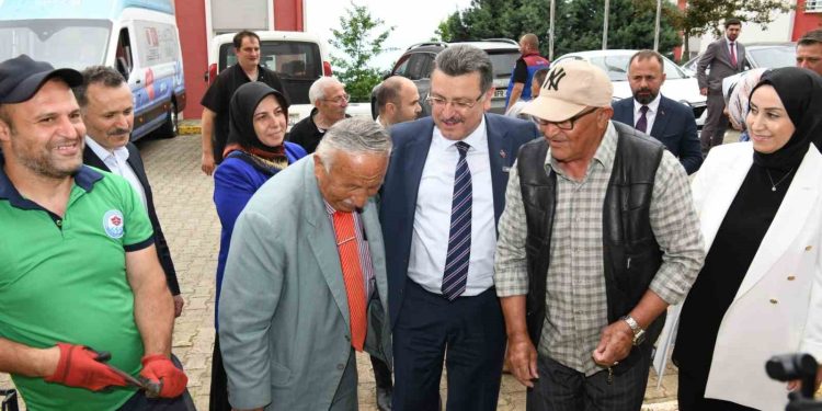 Huzurevindeki yaşlı babaları unutmadı