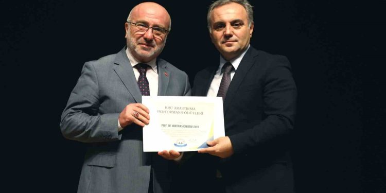 ERÜ’de “2024 Yılı Araştırma Performansı Değerlendirme Toplantısı ve Ödül Töreni” düzenlendi