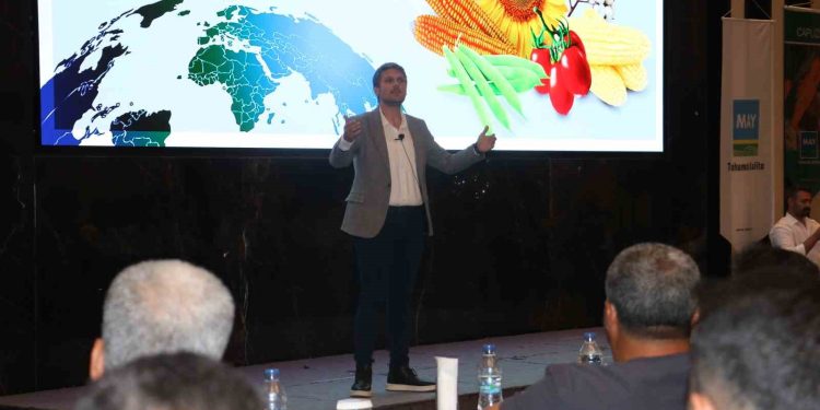 Şanlıurfa’da ziraat mühendisleri mısır üreticileri ile buluştu