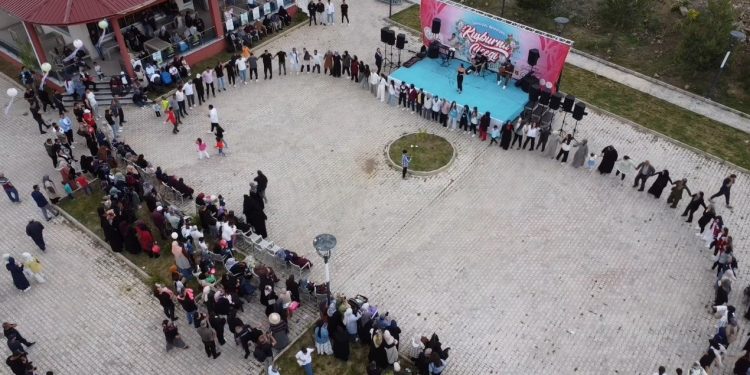 Demirözü’nde ‘Kuşburnu Çiçeği Festivali’ düzenlendi