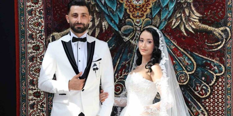 Fotoğraf çekimine gelen gelin ve damat festivale renk kattı