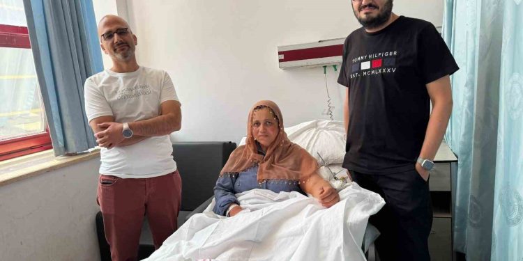 Dirseğinde kırık ve bağ kopması olan hasta, başarılı operasyonla sağlığına kavuştu