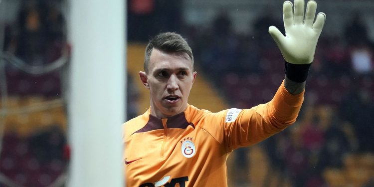 Fernando Muslera, Türkiye’den ayrıldı