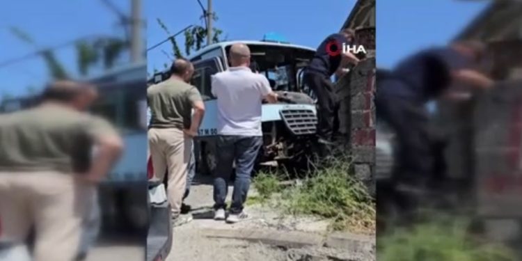 Zonguldak’ta freni patlayan yolcu minibüsü duvara çarptı: 14 yaralı
