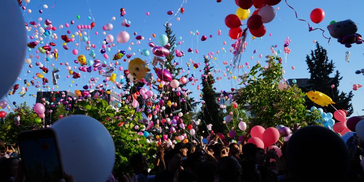 Binlerce balon minik Elif Azra için gökyüzüne bırakıldı