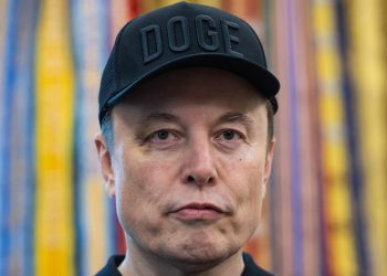 Elon Musk, “Donald Trump, Epstein dosyalarında” paylaşımını sildi
