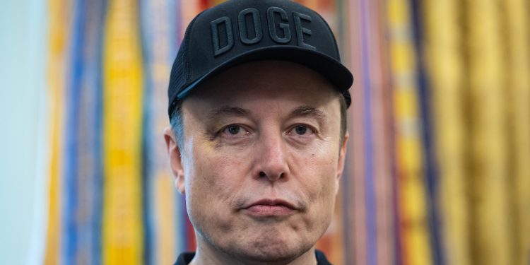 Elon Musk, “Donald Trump, Epstein dosyalarında” paylaşımını sildi