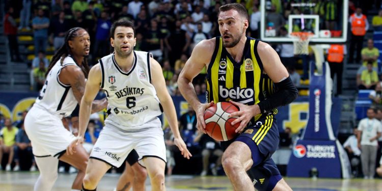 Fenerbahçe, final serisinde 1-0 öne geçti